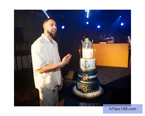 克莱汤普森女友梅根斯塔莉安演出时突感不适紧急送医引关注