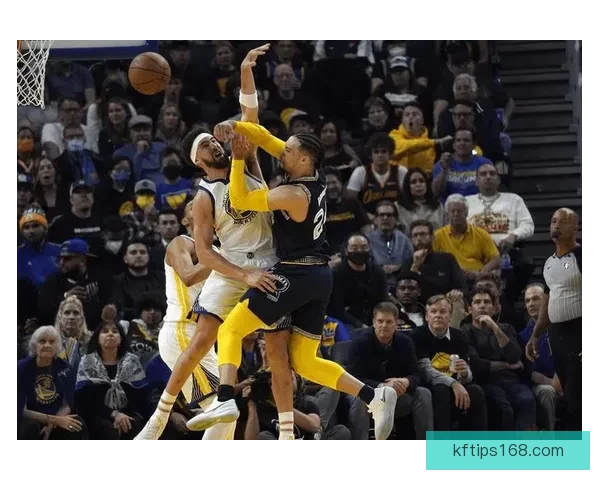 克莱汤普森女友梅根斯塔莉安演出时突感不适紧急送医引关注